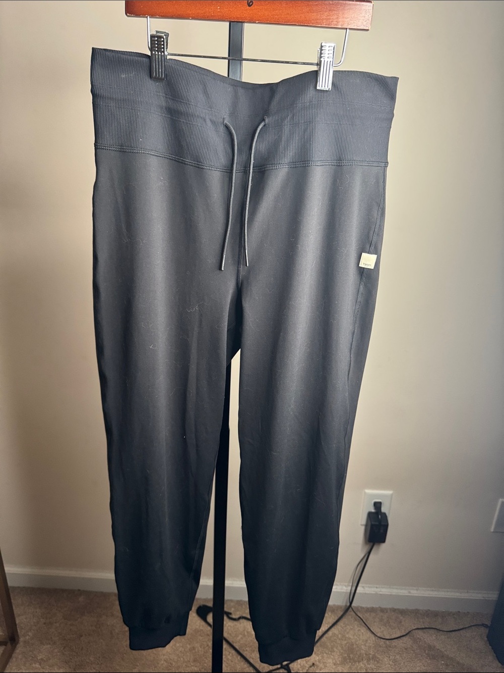 Vuori women Black Drawstring Joggers
